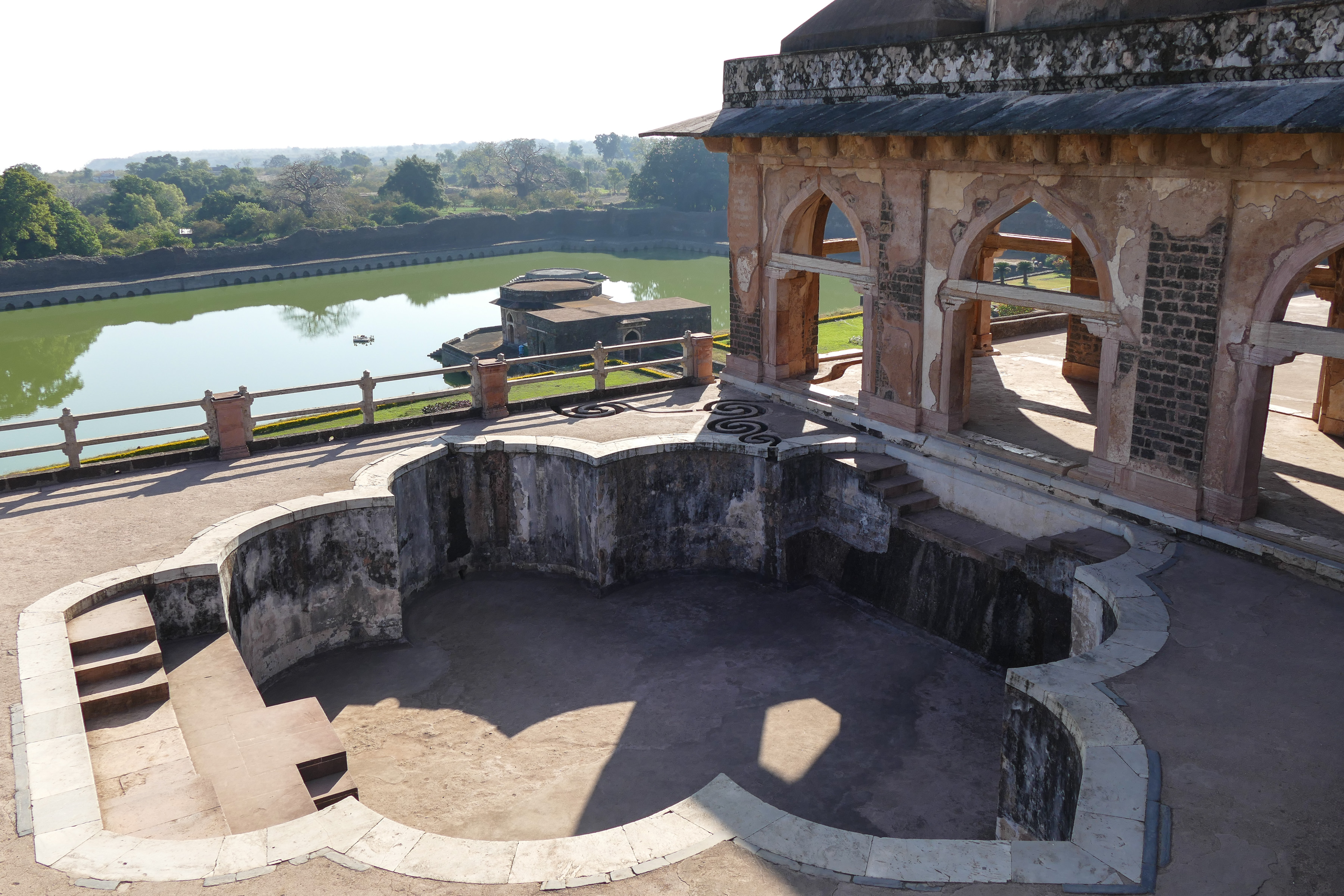 Innenbecken des Schiffspalast